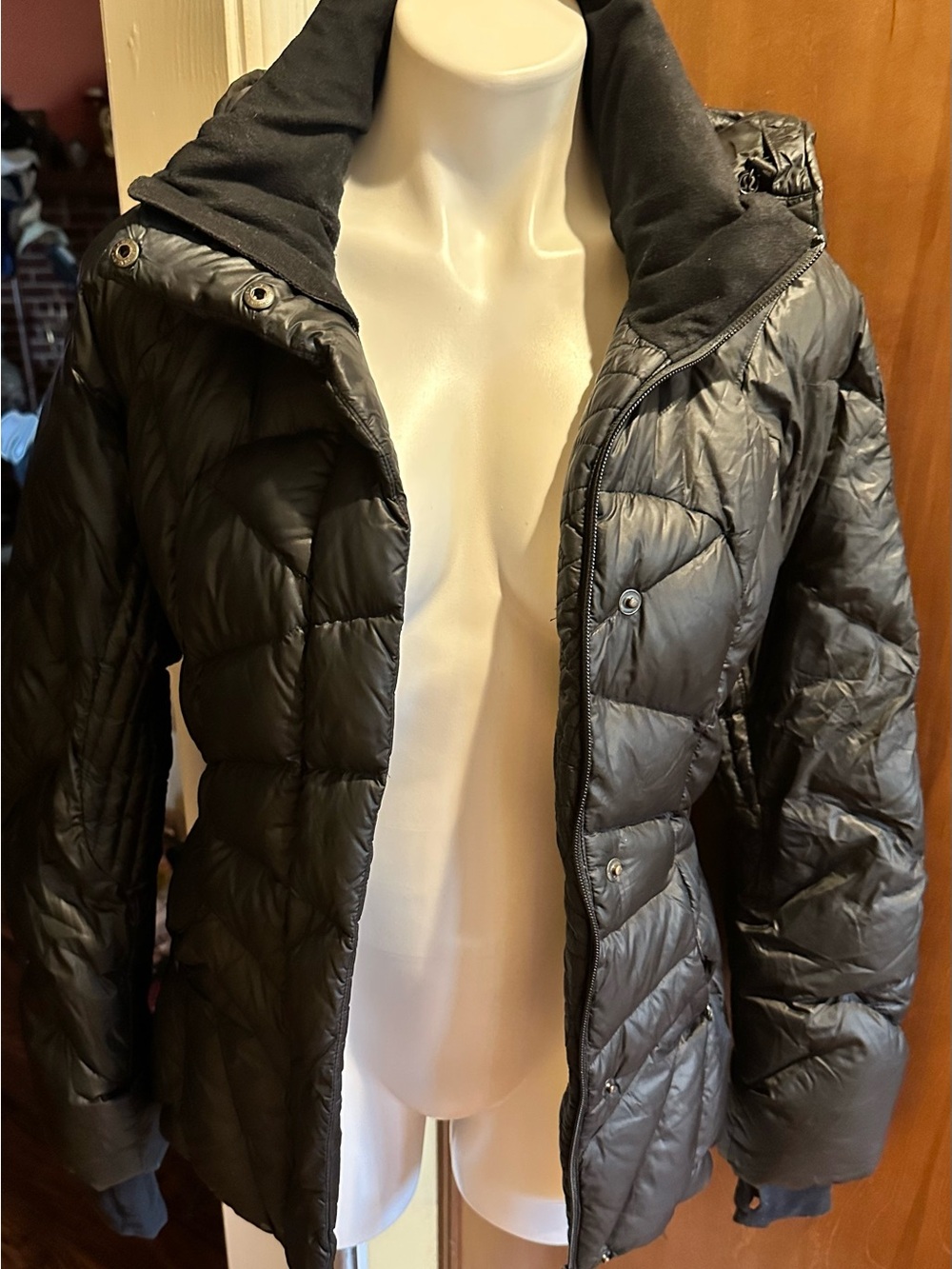 Vintage LULULEMON GET DOWN Jacket Size 8
Black Down Puffer Coat - Picture 6 of 12